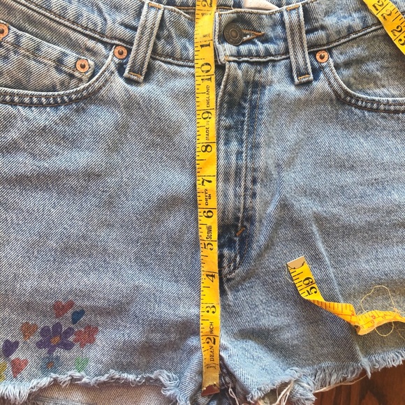 ❤️SOLD ON DEPOP❤️ Vintage Levi’s 512 Jean Cutoffs - Picture 6 of 8